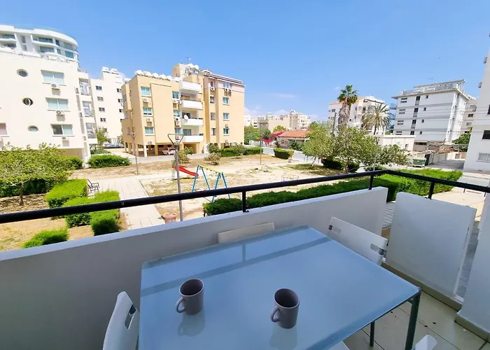 Seaside Heaven With Pool Апартаменти Ларнака